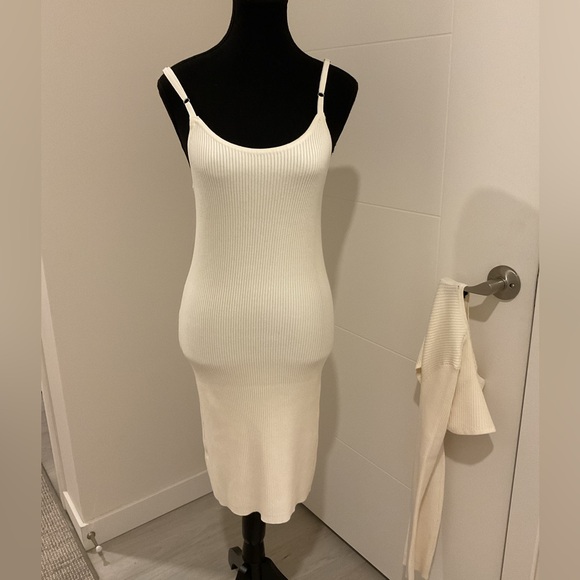 House of Harlow 1960 Off White sleeveless sweater dress with topper. - Picture 4 of 10